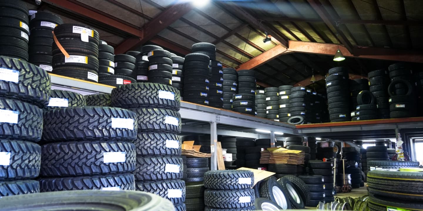 タイヤ・ホイールは国産・輸入タイヤともに豊富なライナップ!カー用品も国産車・輸入車にも対応できる豊富な品揃え!